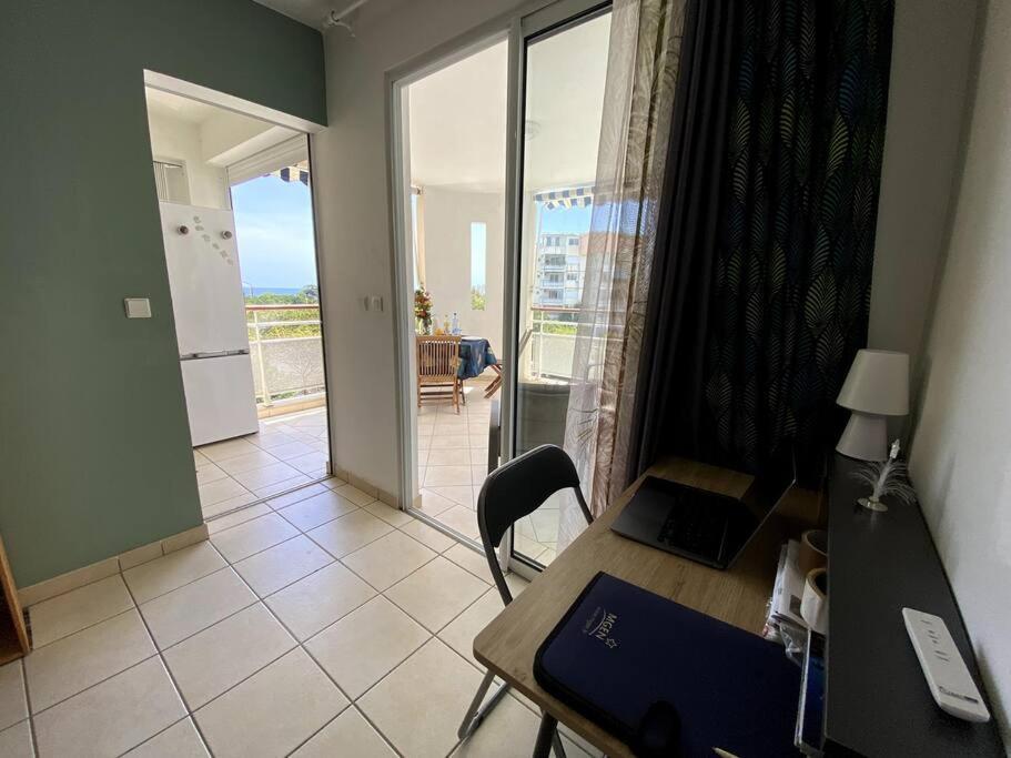 Appartement - Vue Mer Et Montagne Сен-Лу Екстериор снимка