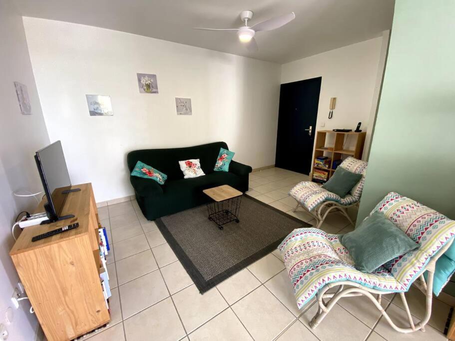 Appartement - Vue Mer Et Montagne Сен-Лу Екстериор снимка