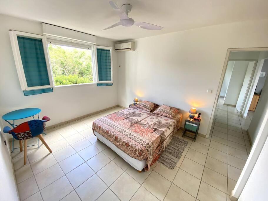 Appartement - Vue Mer Et Montagne Сен-Лу Екстериор снимка